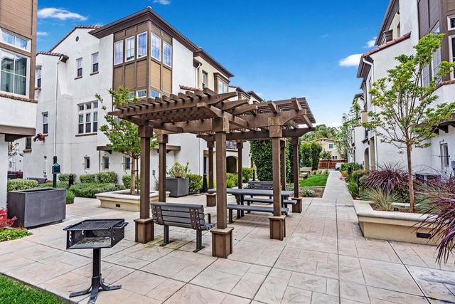 125 Fairchild Drive, Mountain View, CA 94043