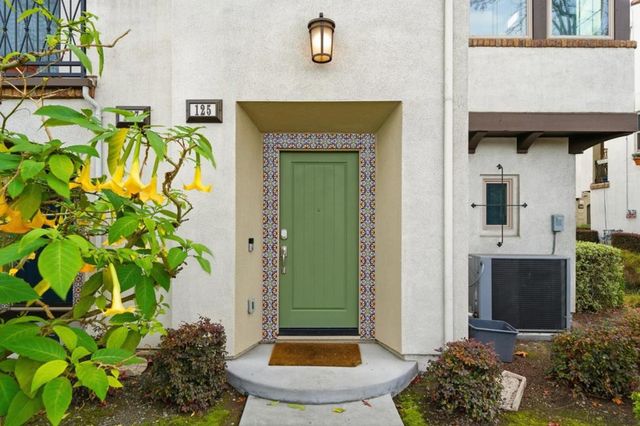 125 Fairchild Drive, Mountain View, CA 94043