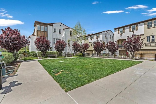 125 Fairchild Drive, Mountain View, CA 94043