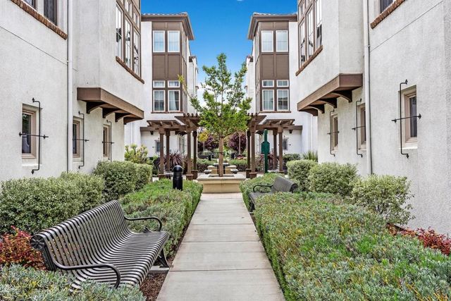 125 Fairchild Drive, Mountain View, CA 94043