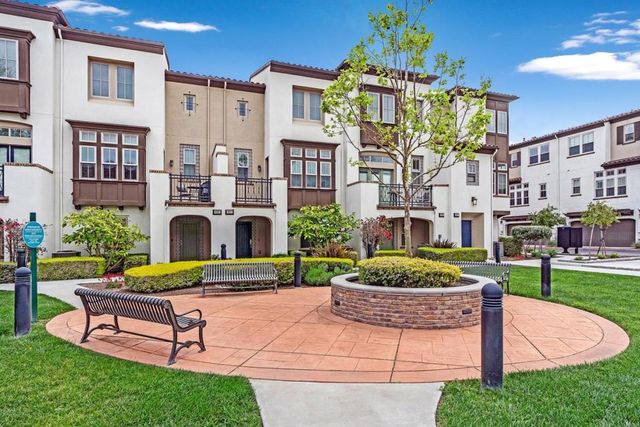 125 Fairchild Drive, Mountain View, CA 94043