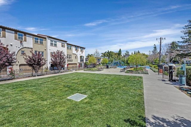 125 Fairchild Drive, Mountain View, CA 94043