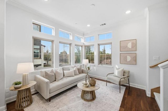 125 Fairchild Drive, Mountain View, CA 94043