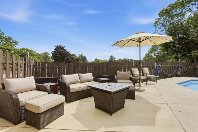 2 Alan Road, Hudson, MA 01749