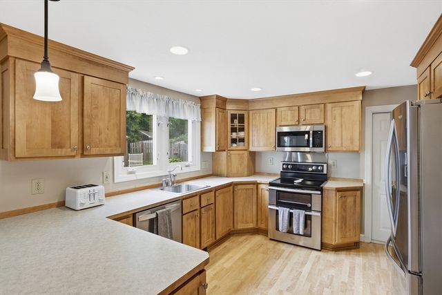 2 Alan Road, Hudson, MA 01749