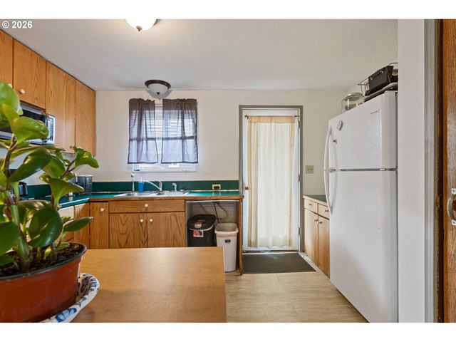 416 GLEN Ave, Sutherlin, OR 97479