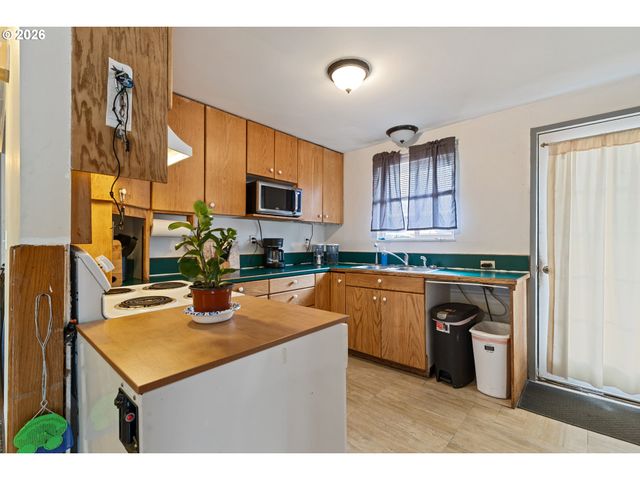 416 GLEN Ave, Sutherlin, OR 97479