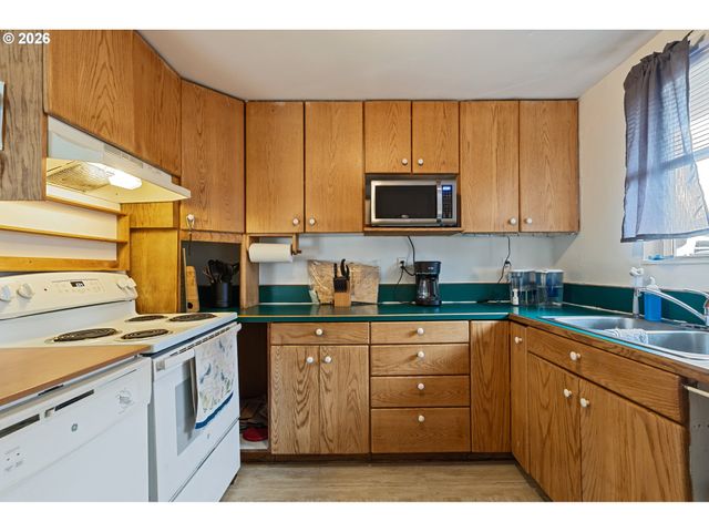 416 GLEN Ave, Sutherlin, OR 97479