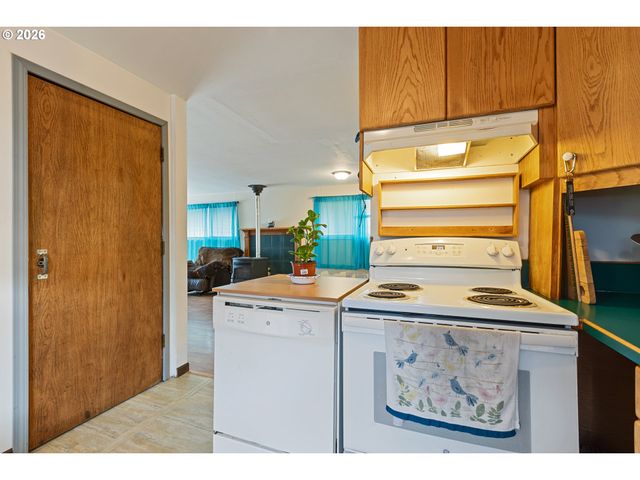 416 GLEN Ave, Sutherlin, OR 97479