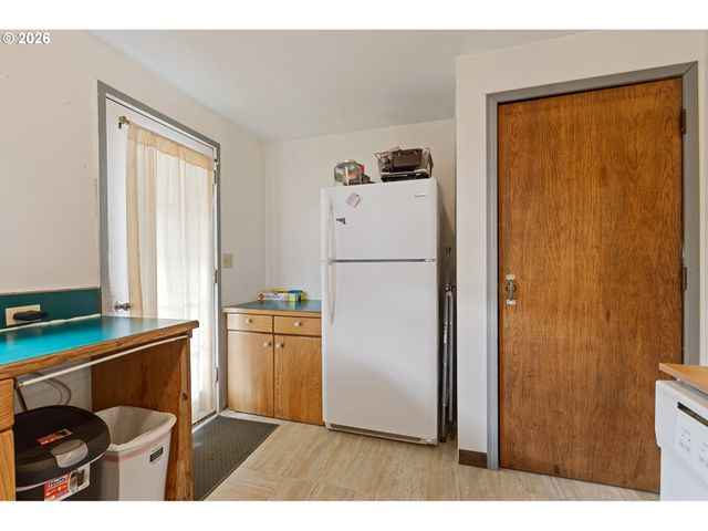 416 GLEN Ave, Sutherlin, OR 97479