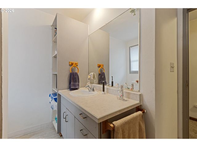 416 GLEN Ave, Sutherlin, OR 97479