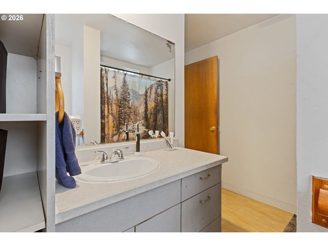 416 GLEN Ave, Sutherlin, OR 97479