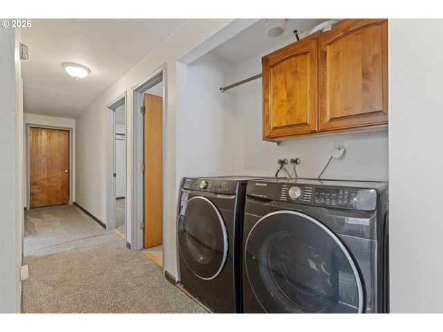 416 GLEN Ave, Sutherlin, OR 97479