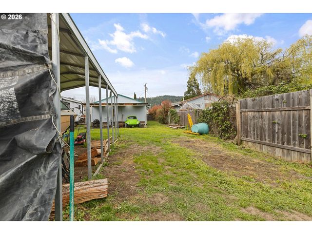 416 GLEN Ave, Sutherlin, OR 97479