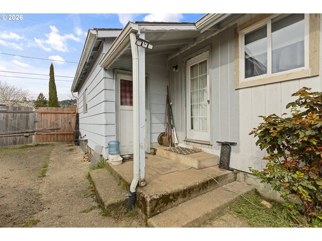 416 GLEN Ave, Sutherlin, OR 97479