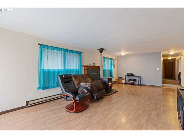 416 GLEN Ave, Sutherlin, OR 97479