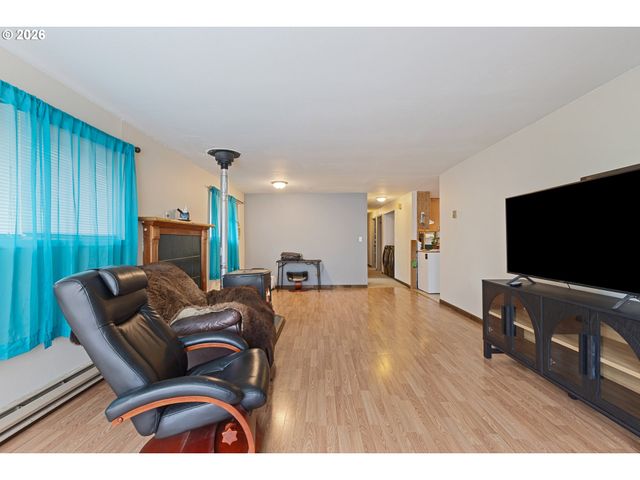 416 GLEN Ave, Sutherlin, OR 97479