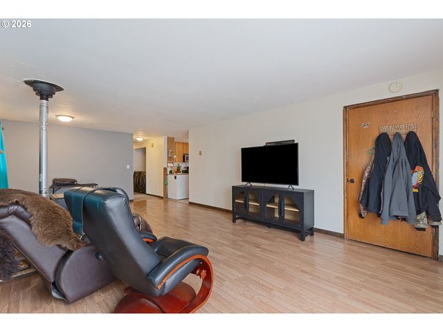 416 GLEN Ave, Sutherlin, OR 97479