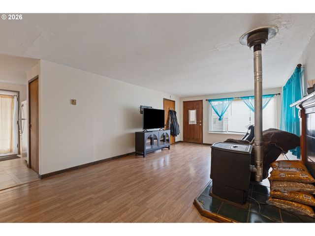 416 GLEN Ave, Sutherlin, OR 97479