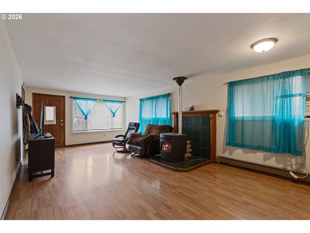 416 GLEN Ave, Sutherlin, OR 97479