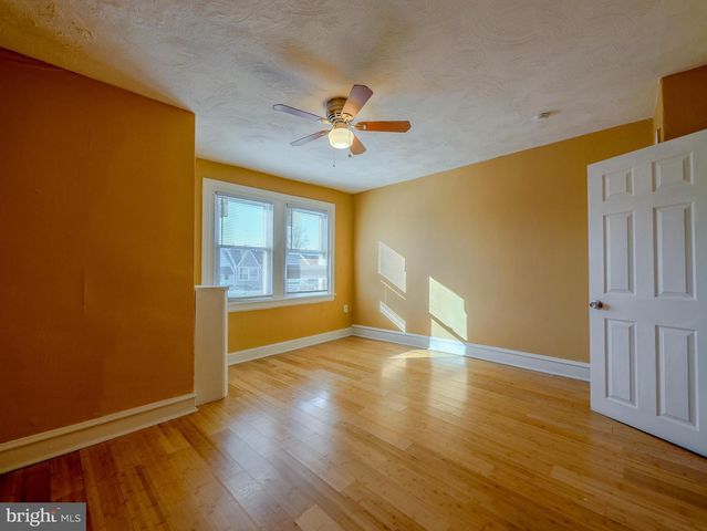 81 HARTLEY RD, Lansdowne, PA 19050