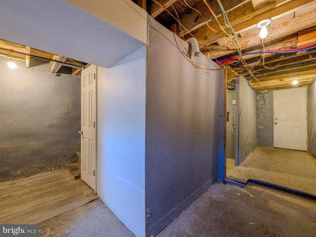 81 HARTLEY RD, Lansdowne, PA 19050