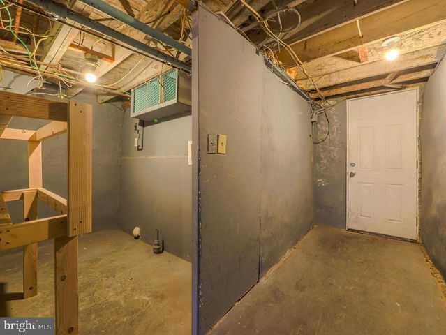 81 HARTLEY RD, Lansdowne, PA 19050