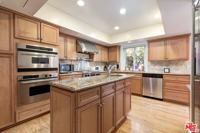 132 S Maple Drive 101, Beverly Hills, CA 90212