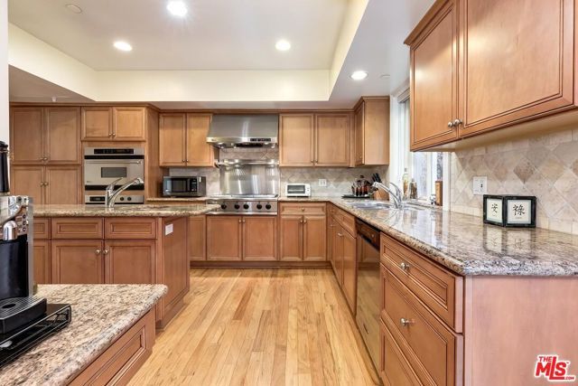 132 S Maple Drive 101, Beverly Hills, CA 90212