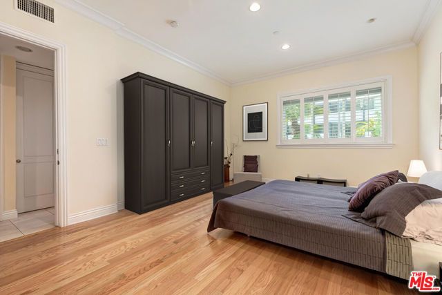 132 S Maple Drive 101, Beverly Hills, CA 90212