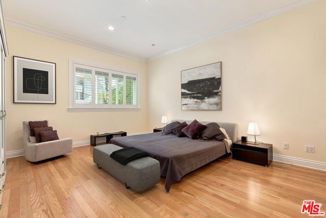 132 S Maple Drive 101, Beverly Hills, CA 90212