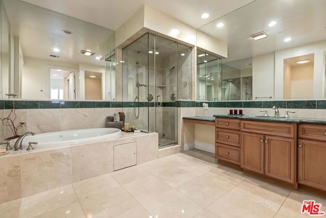 132 S Maple Drive 101, Beverly Hills, CA 90212