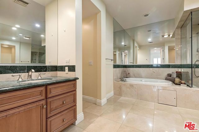 132 S Maple Drive 101, Beverly Hills, CA 90212