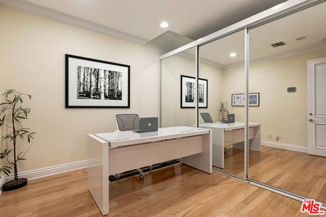 132 S Maple Drive 101, Beverly Hills, CA 90212