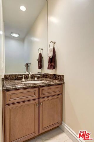 132 S Maple Drive 101, Beverly Hills, CA 90212