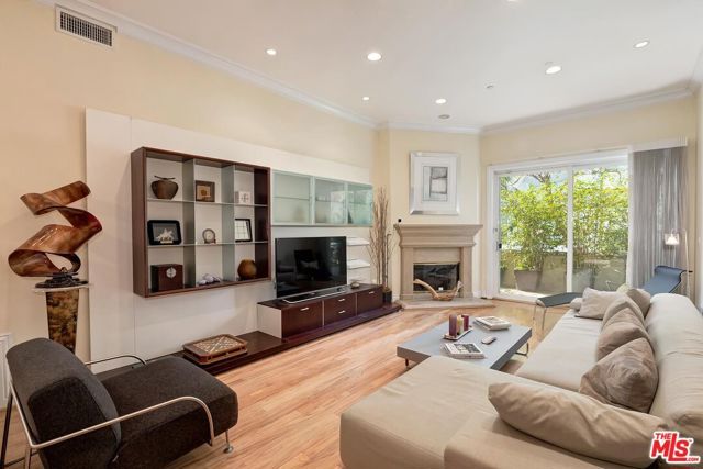 132 S Maple Drive 101, Beverly Hills, CA 90212