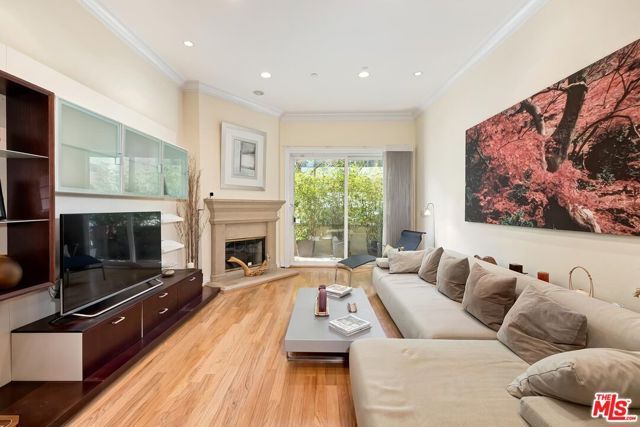 132 S Maple Drive 101, Beverly Hills, CA 90212