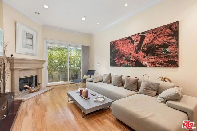 132 S Maple Drive 101, Beverly Hills, CA 90212