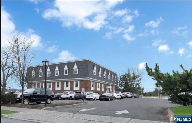 573 Valley Road 5, Wayne, NJ 07470