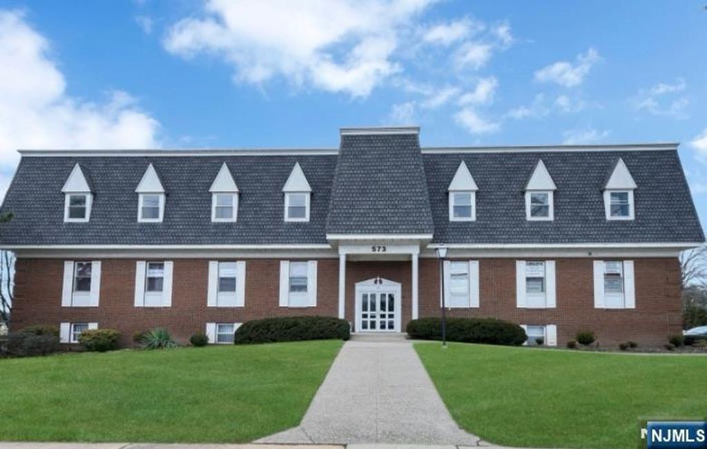 573 Valley Road 5, Wayne, NJ 07470