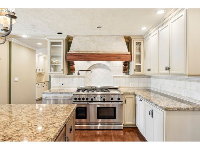 7720 Sw MONTCLAIR Dr, Portland, OR 97225