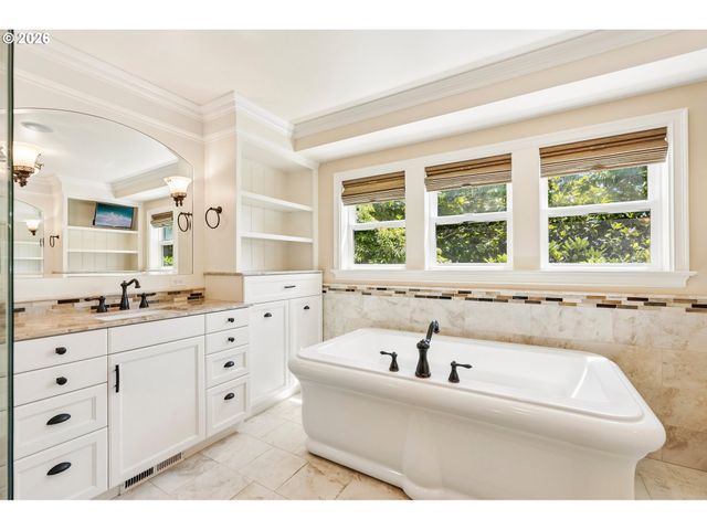7720 Sw MONTCLAIR Dr, Portland, OR 97225