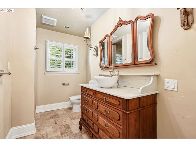 7720 Sw MONTCLAIR Dr, Portland, OR 97225