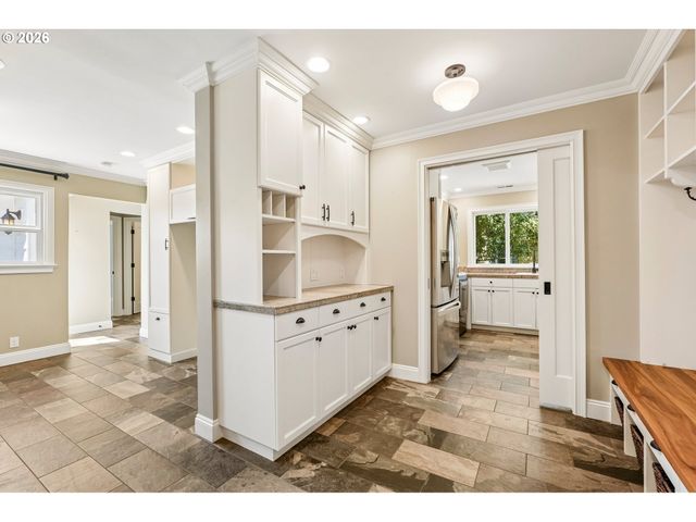 7720 Sw MONTCLAIR Dr, Portland, OR 97225