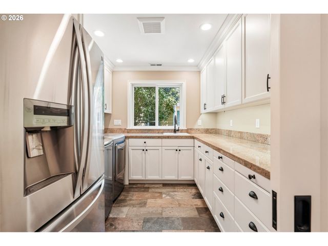 7720 Sw MONTCLAIR Dr, Portland, OR 97225