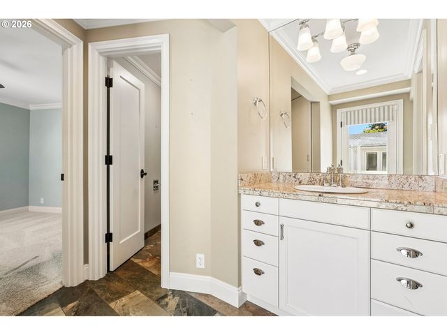 7720 Sw MONTCLAIR Dr, Portland, OR 97225