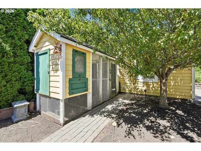7720 Sw MONTCLAIR Dr, Portland, OR 97225