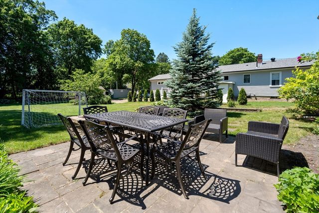 95 Samoset Ave, Mansfield, MA 02048