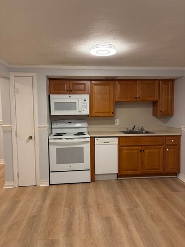 27 Elmwood Park 6, Quincy, MA 02170