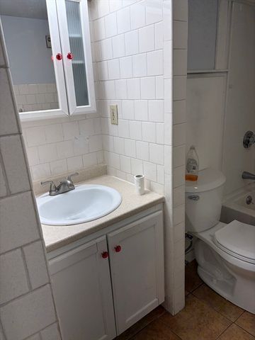 27 Elmwood Park 6, Quincy, MA 02170